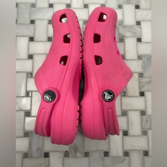 CROCS Little Girls Vibrant Pink Water Shoes - Picture 3 of 7